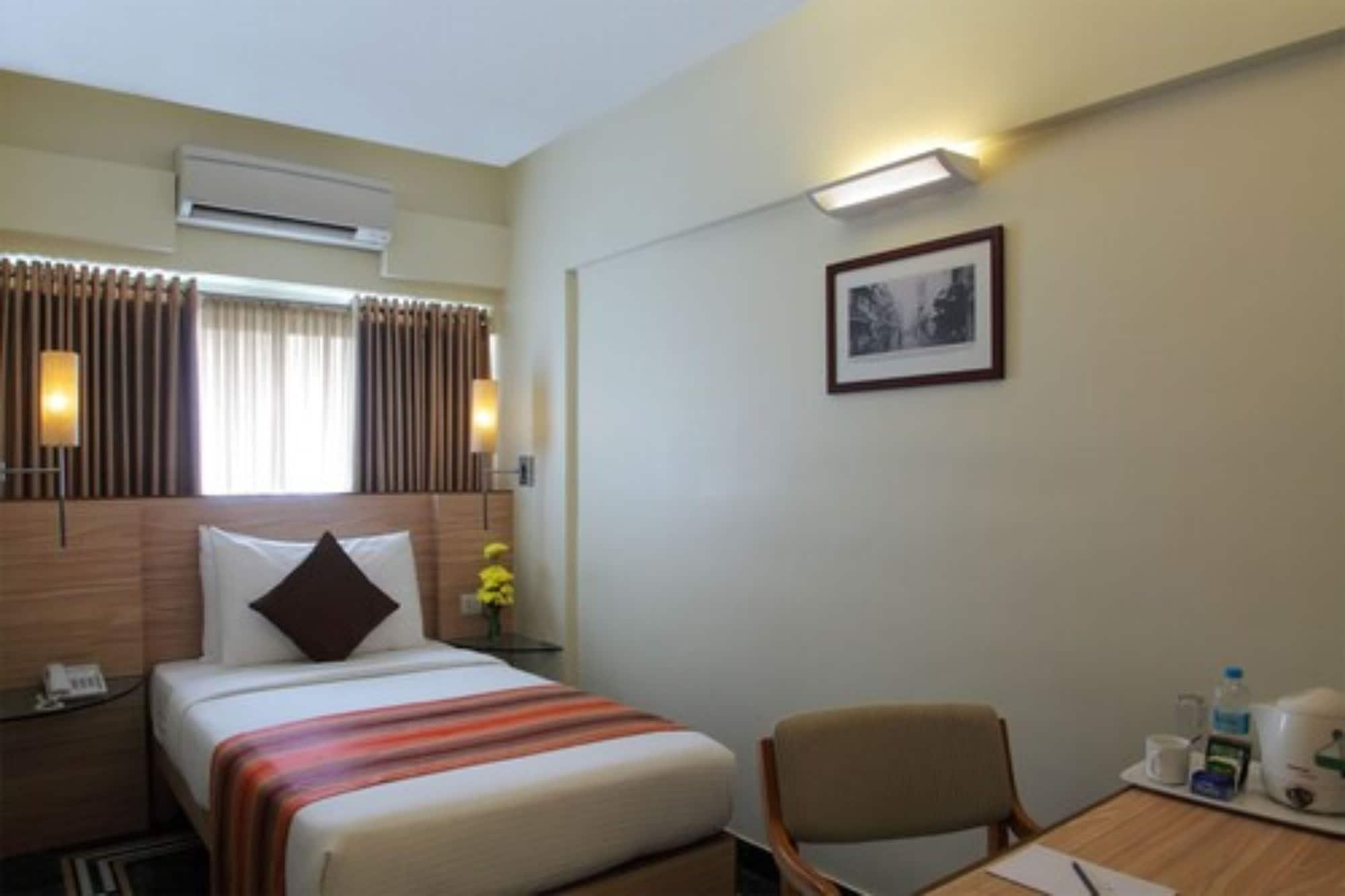 Hiltop Hotel Mumbai Luaran gambar