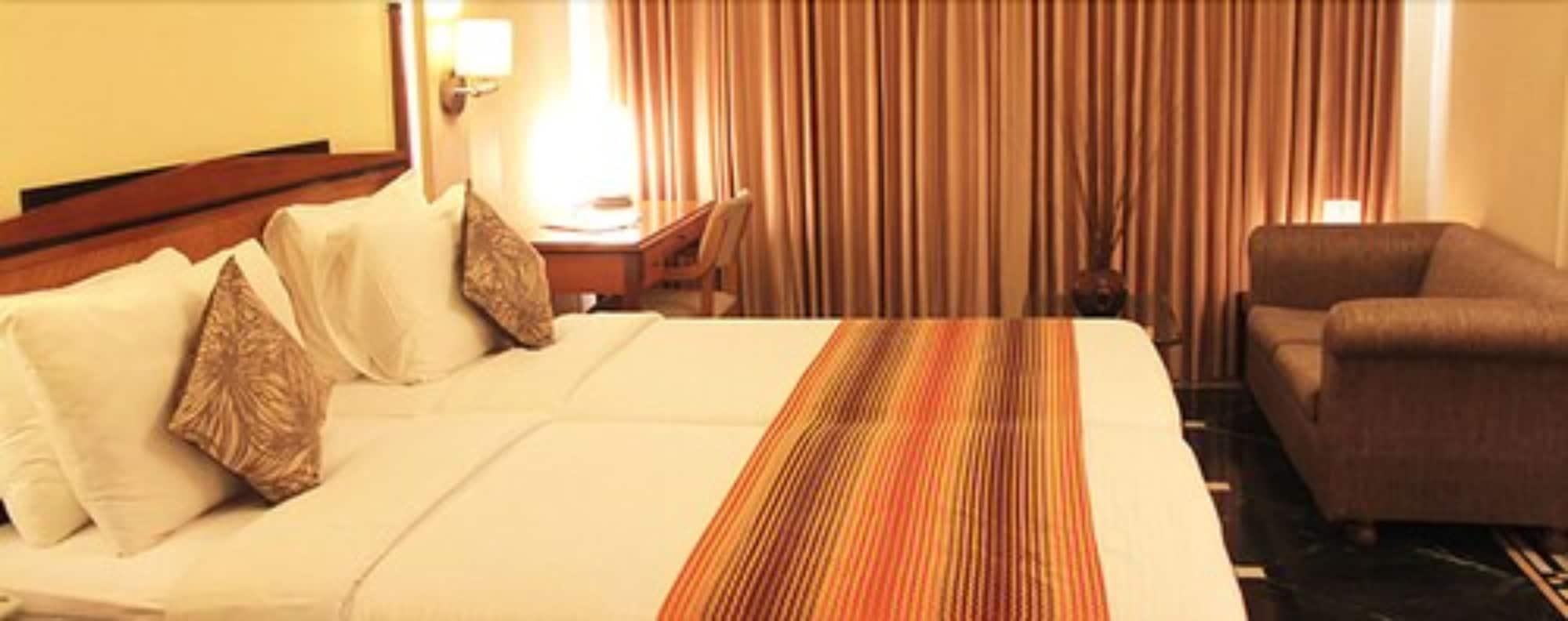 Hiltop Hotel Mumbai Luaran gambar