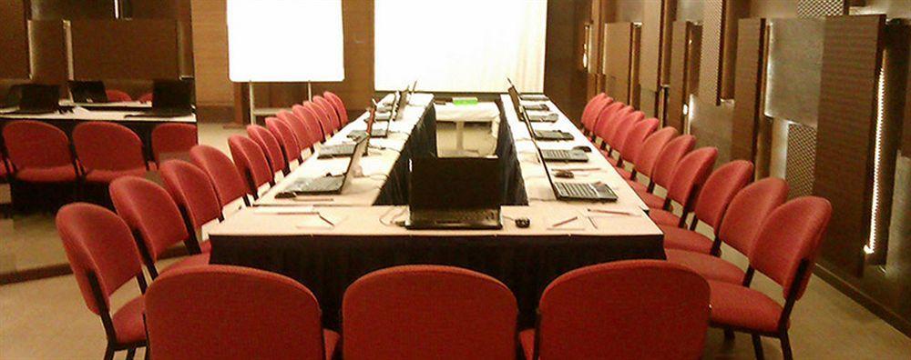 Hiltop Hotel Mumbai Luaran gambar