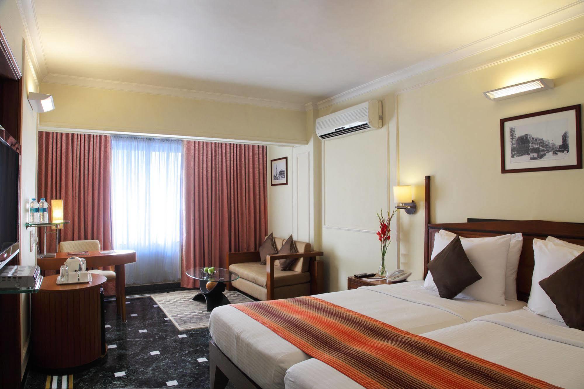 Hiltop Hotel Mumbai Luaran gambar