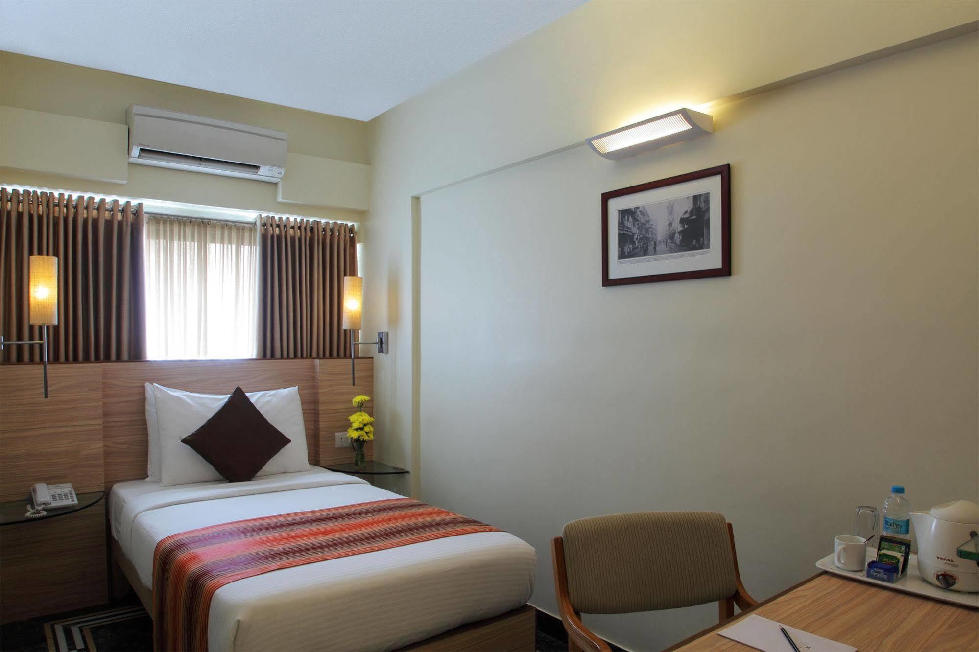 Hiltop Hotel Mumbai Luaran gambar