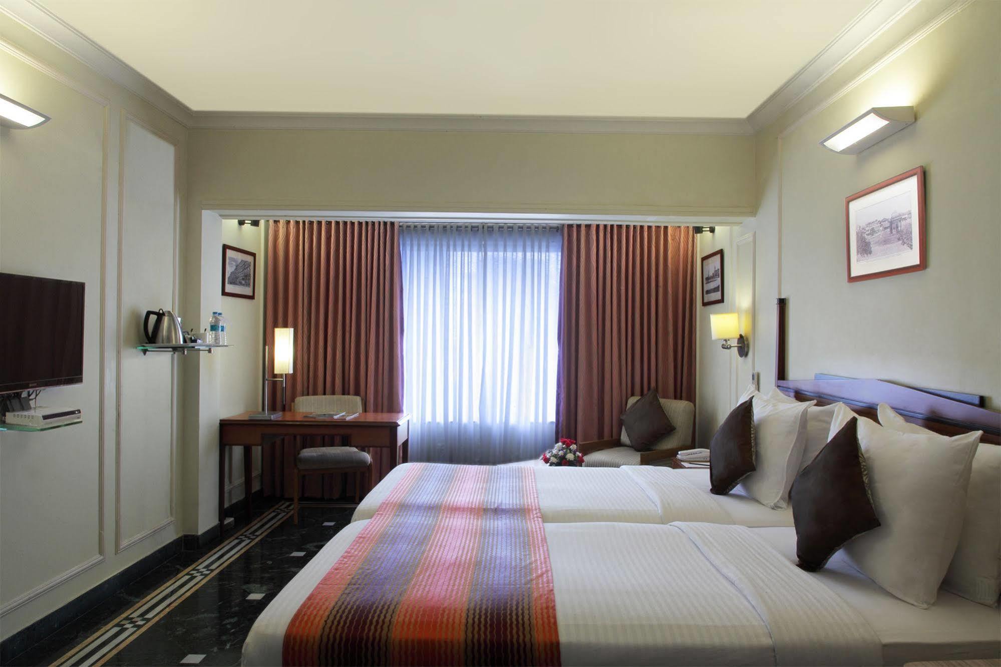 Hiltop Hotel Mumbai Luaran gambar