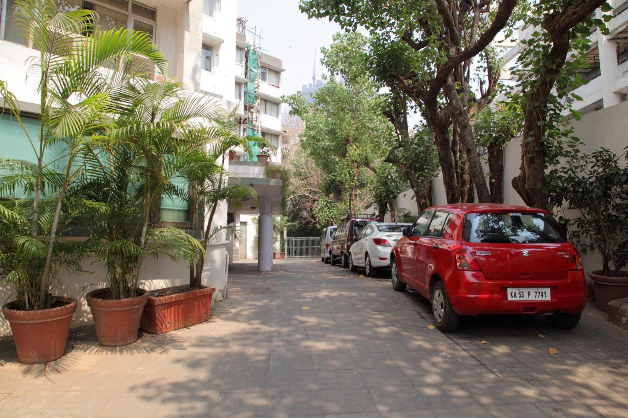 Hiltop Hotel Mumbai Luaran gambar
