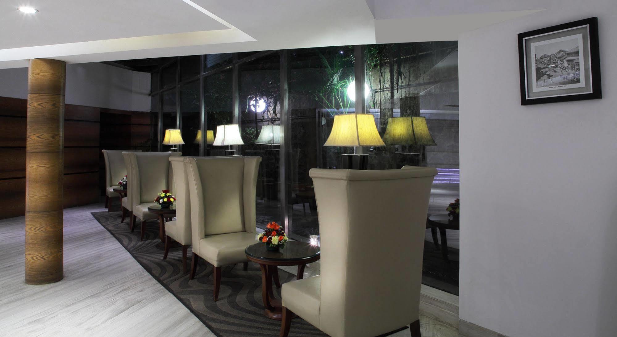 Hiltop Hotel Mumbai Luaran gambar